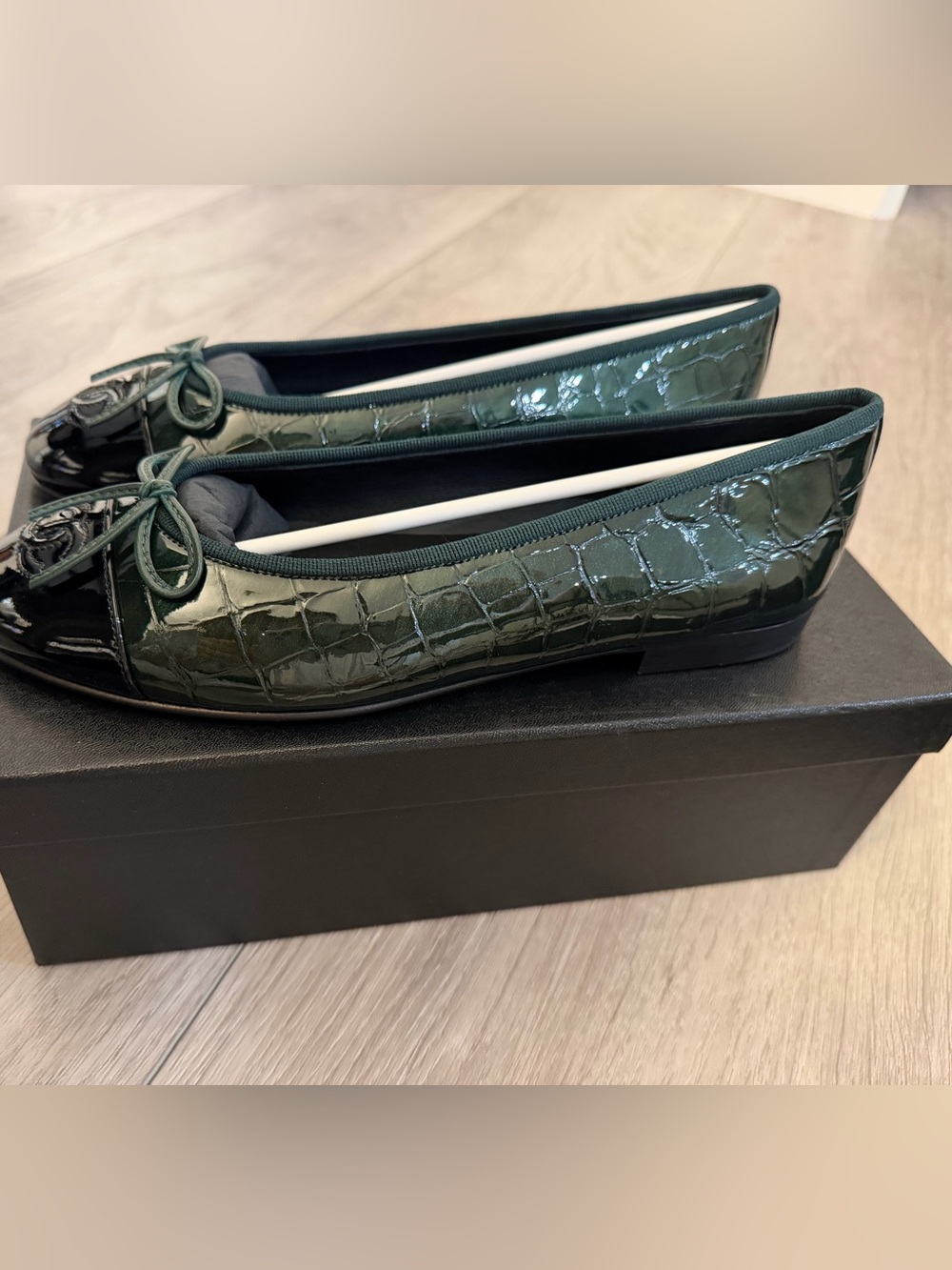 Chanel 26A Croc-Embossed Patent Ballet Flats 39 - Picture 4 of 7